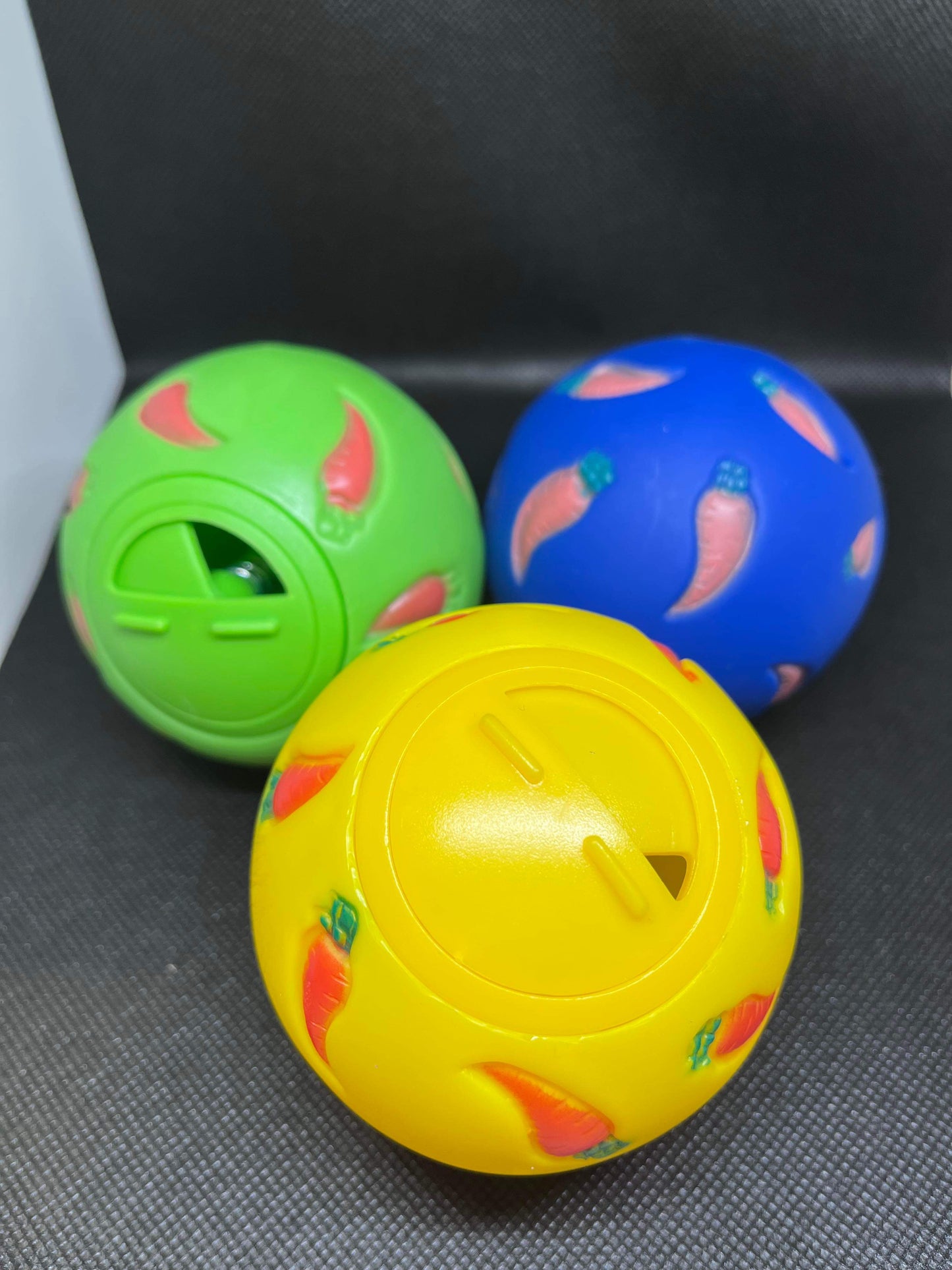 Treat ball (assorted colour)